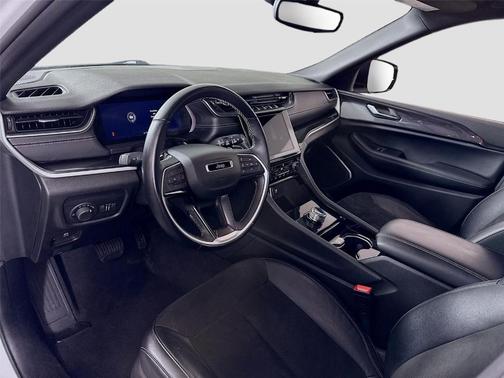 2022 Jeep Grand Cherokee L Laredo