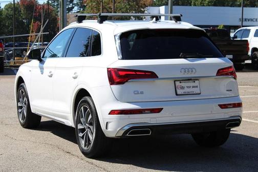 Glacier White Metallic 2023 Audi Q5 45 S line Premium Plus
