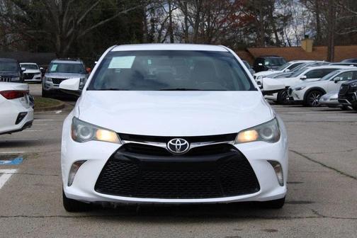 Blizzard Pearl 2016 Toyota Camry SE