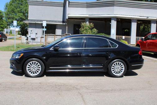 Black Uni 2016 Volkswagen Passat 1.8T SE w/Technology