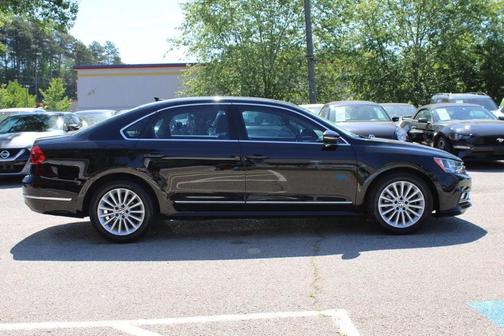 Black Uni 2016 Volkswagen Passat 1.8T SE w/Technology