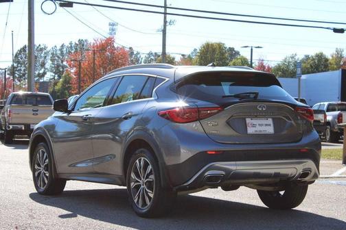 2017 INFINITI QX30 Premium