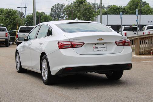 Summit White 2021 Chevrolet Malibu FWD LT