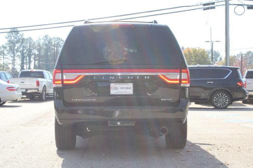 2015 Lincoln Navigator Base