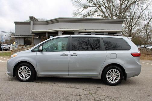 2017 Toyota Sienna XLE
