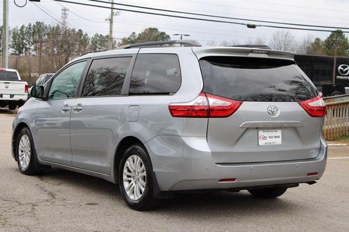 2017 Toyota Sienna XLE