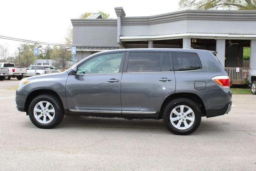 Magnetic Gray Metallic 2013 Toyota Highlander SE