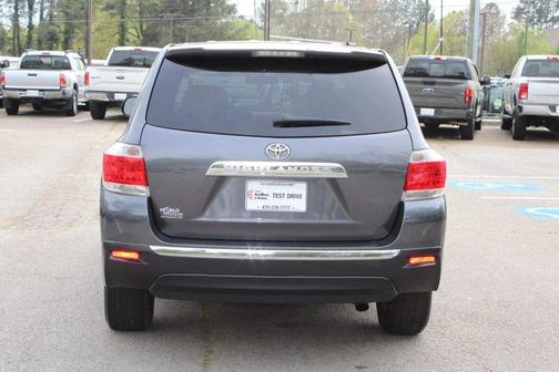 Magnetic Gray Metallic 2013 Toyota Highlander SE