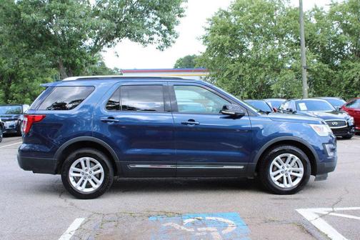 Blue Jeans Metallic 2017 Ford Explorer XLT