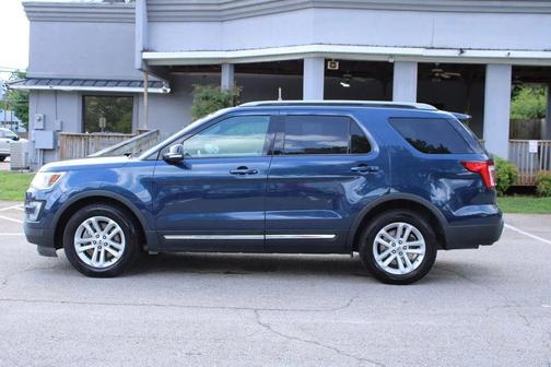 Blue Jeans Metallic 2017 Ford Explorer XLT
