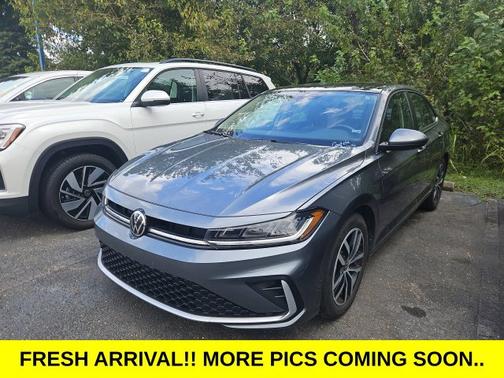Platinum Gray Metallic 2025 Volkswagen Jetta 1.5T SE