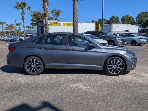 Platinum Gray Metallic 2025 Volkswagen Jetta 1.5T SE