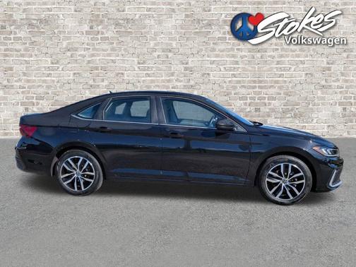 Deep Black Pearl Effect 2026 Volkswagen Jetta 1.5T SE
