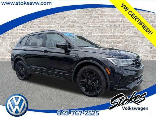 Deep Black Pearl Effect 2022 Volkswagen Tiguan 2.0T SE R-Line Black
