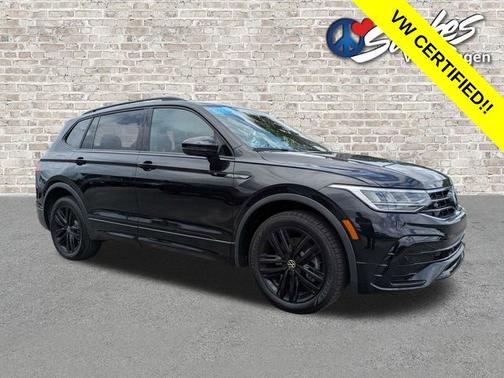 Deep Black Pearl Effect 2022 Volkswagen Tiguan 2.0T SE R-Line Black