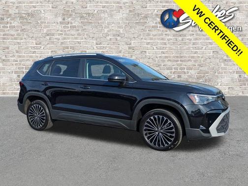 Deep Black Pearl Effect 2025 Volkswagen Taos 1.5T SE
