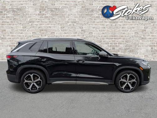 Deep Black Pearl Effect 2025 Volkswagen Tiguan 2.0T SE