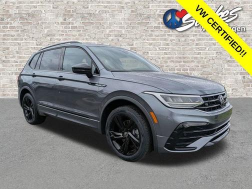 Platinum Gray Metallic 2023 Volkswagen Tiguan 2.0T SE R-Line Black