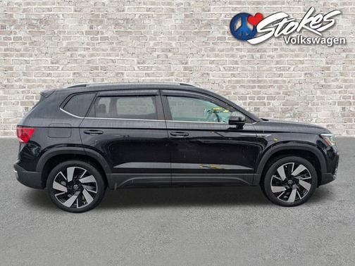 Deep Black Pearl Effect 2024 Volkswagen Taos 1.5T SEL