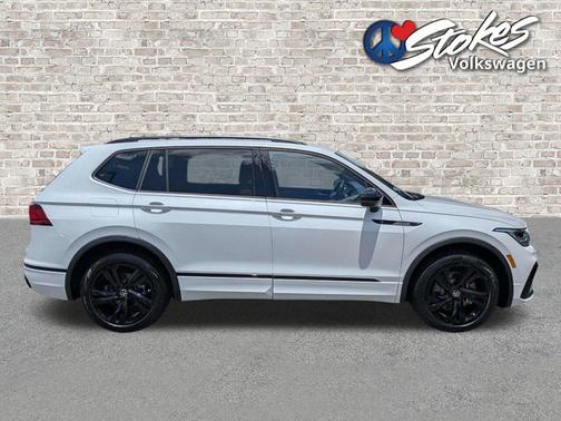 Opal White Pearl Effect 2023 Volkswagen Tiguan 2.0T SE R-Line Black