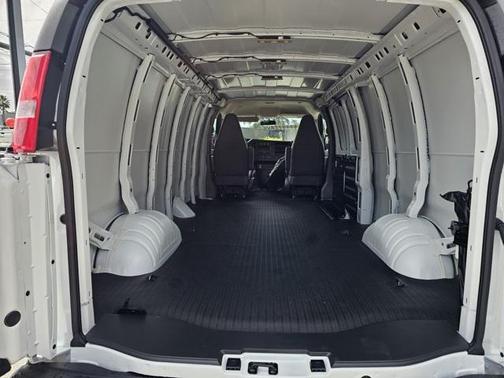 2025 GMC Savana 2500 Work Van