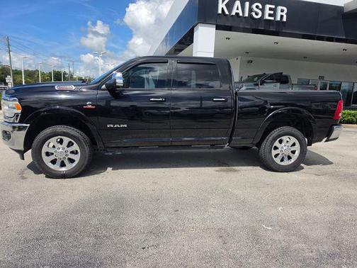 Diamond Black Crystal Pearlcoat 2021 RAM 2500 Laramie Crew Cab 4x4 6'4' Box