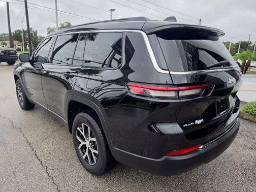Diamond Black Crystal Pearlcoat 2025 Jeep Grand Cherokee L Limited