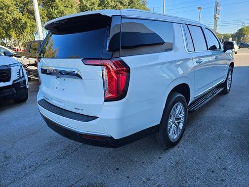 2023 GMC Yukon XL SLT