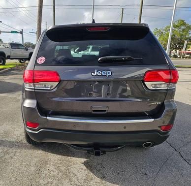 Granite Crystal Metallic Clearcoat 2017 Jeep Grand Cherokee Limited