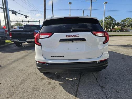 2022 GMC Terrain SLE