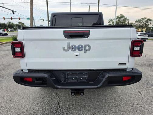 Bright White Clearcoat 2020 Jeep Gladiator Overland