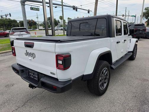 Bright White Clearcoat 2020 Jeep Gladiator Overland