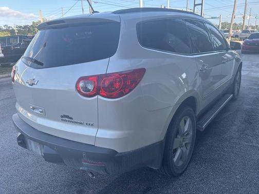 White Diamond Clearcoat 2012 Chevrolet Traverse LTZ