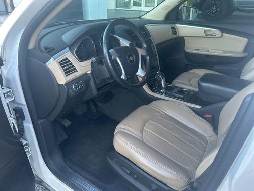 White Diamond Clearcoat 2012 Chevrolet Traverse LTZ