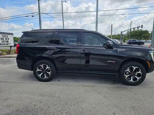 Onyx Black 2025 GMC Yukon 4WD AT4