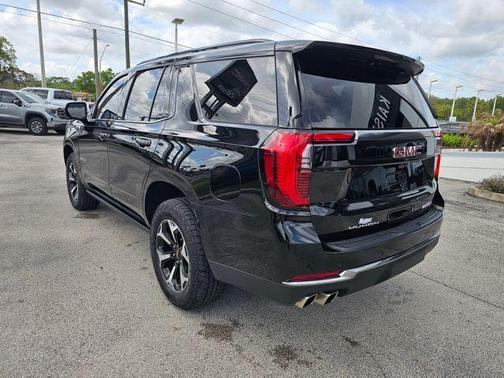 Onyx Black 2025 GMC Yukon 4WD AT4