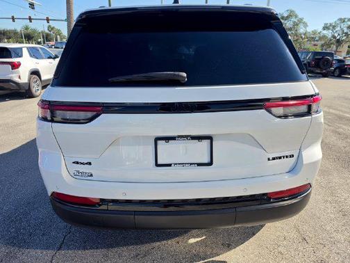 Bright White Clearcoat 2024 Jeep Grand Cherokee Limited