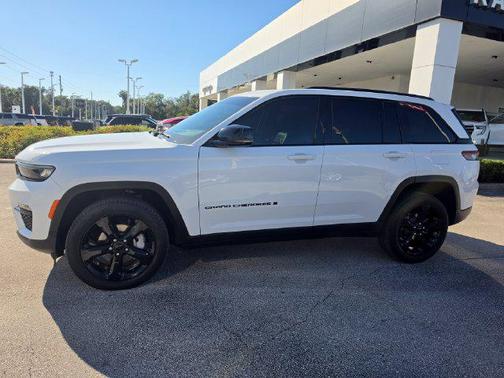 Bright White Clearcoat 2024 Jeep Grand Cherokee Limited