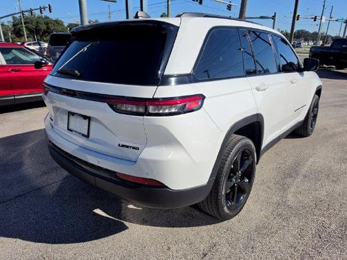 Bright White Clearcoat 2024 Jeep Grand Cherokee Limited