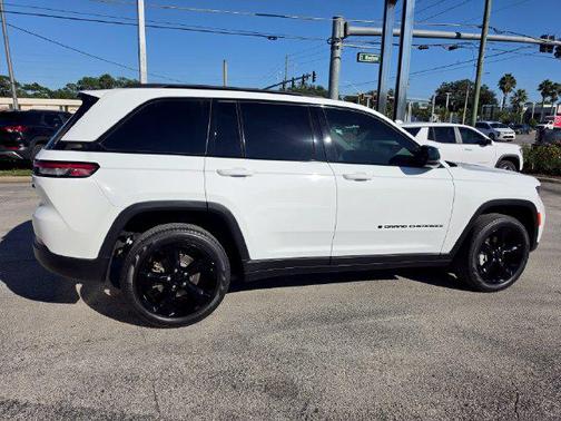 Bright White Clearcoat 2024 Jeep Grand Cherokee Limited