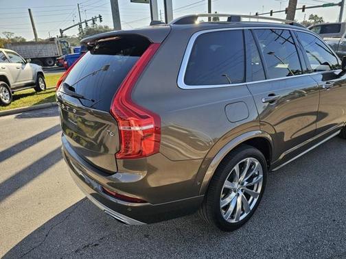 2017 Volvo XC90 T6 Momentum