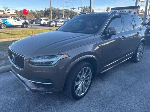 2017 Volvo XC90 T6 Momentum