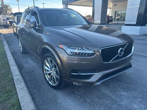 2017 Volvo XC90 T6 Momentum