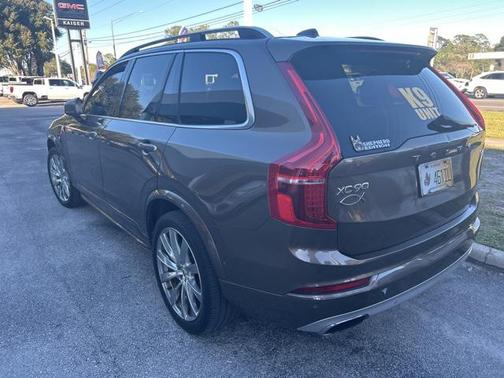 2017 Volvo XC90 T6 Momentum