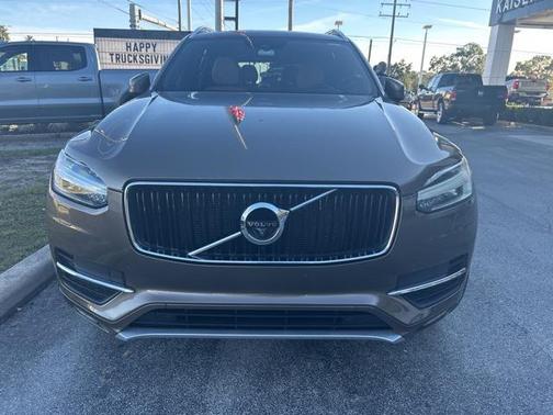 2017 Volvo XC90 T6 Momentum
