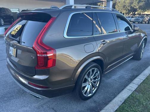 2017 Volvo XC90 T6 Momentum