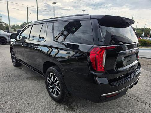 Onyx Black 2024 GMC Yukon XL 4WD AT4