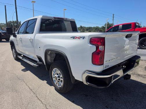 Summit White 2026 Chevrolet Silverado 2500 LT