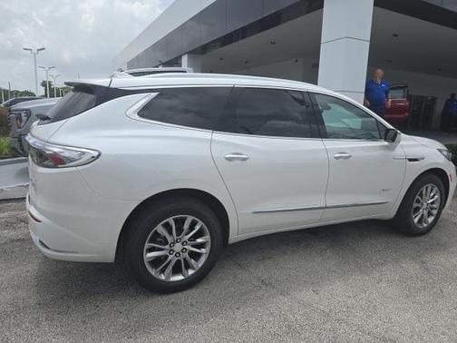 2022 Buick Enclave FWD Avenir