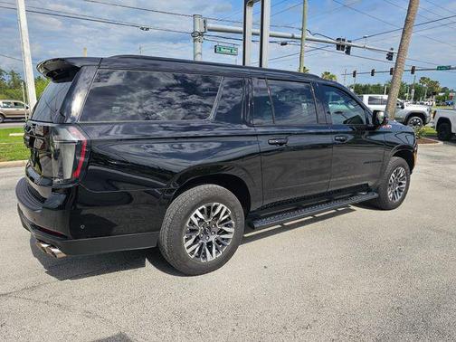 Black 2025 Chevrolet Suburban 4WD Z71